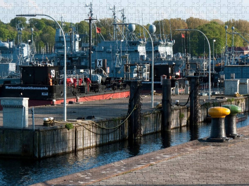 Marinestützpunkt Kiel im Abendlicht - CALVENDO Foto-Puzzle'
