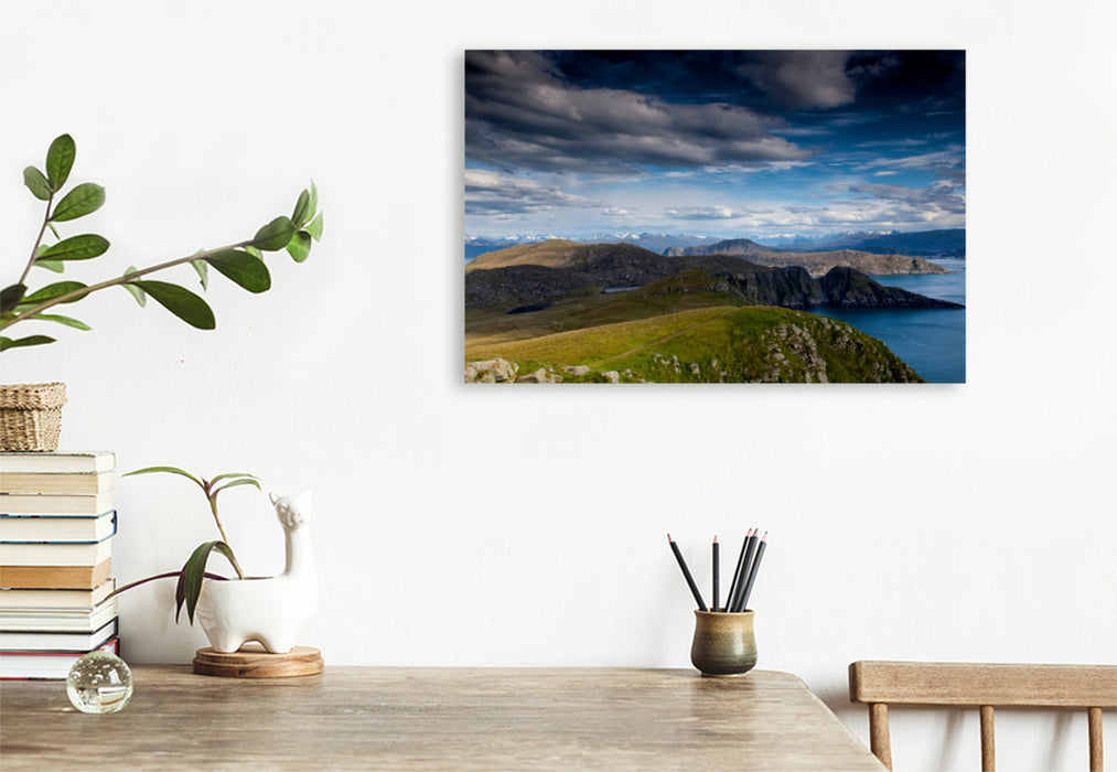 Premium Textil-Leinwand Premium Textil-Leinwand 120 cm x 80 cm quer Blick über die Insel zu den Fjorden Norwegens