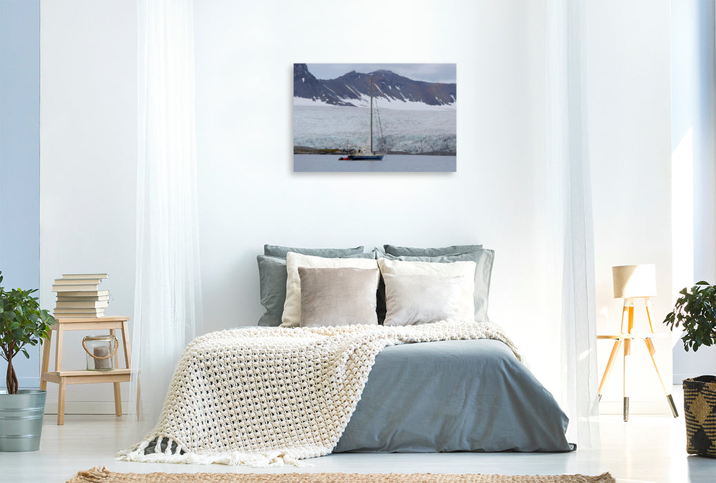 Premium Textil-Leinwand Premium Textil-Leinwand 120 cm x 80 cm quer Segelyacht in einem Fjord vor der Insel Spitzbergen