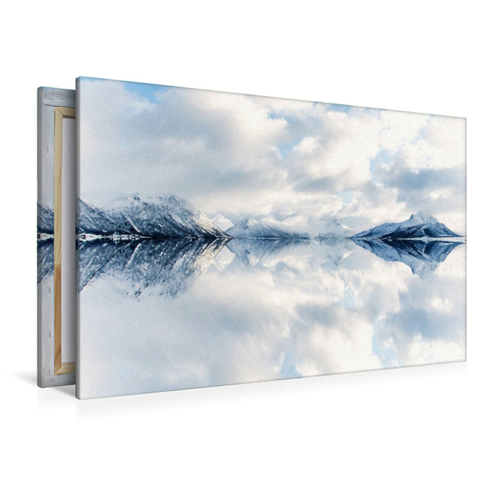 Premium Textil-Leinwand Spiegelung schneebedeckter Berge
