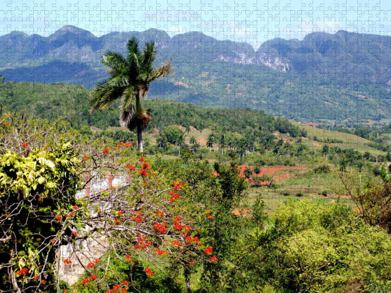 Blick vom Aussichtspunkt Los Jazmines im Tal von Vinales auf Kuba - CALVENDO Foto-Puzzle'