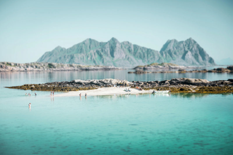 Premium Textil-Leinwand Badespass auf den Lofoten