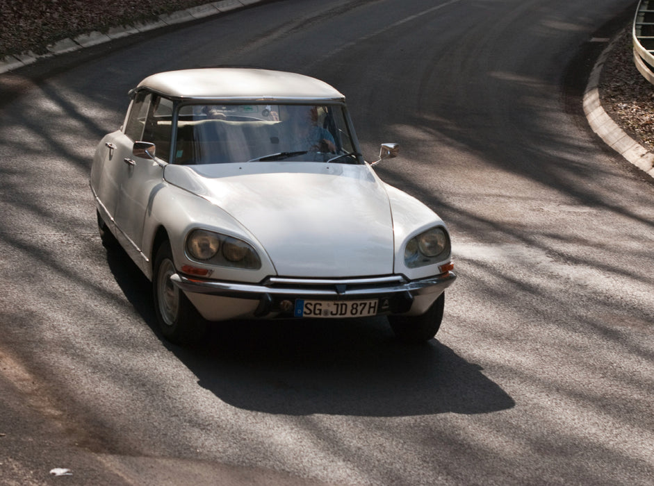 Citroën DSuper year 1971 - CALVENDO photo puzzle 