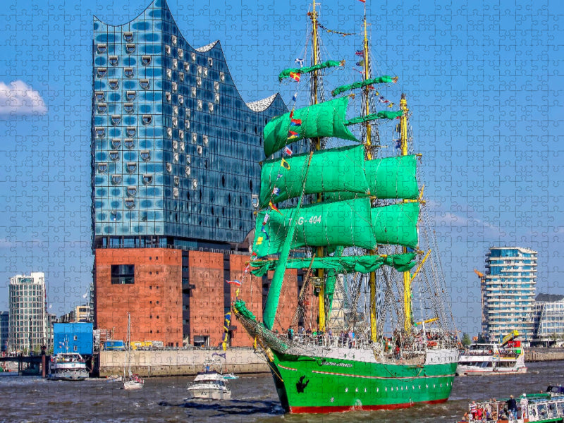 Hamburg Alexander von Humboldt II vor der neuen Elbphilharmonie - CALVENDO Foto-Puzzle'