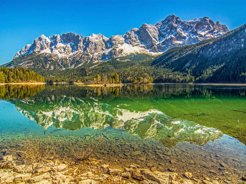 Das Wettersteingebirge spiegelt sich vollständig im Eibsee - CALVENDO Foto-Puzzle'
