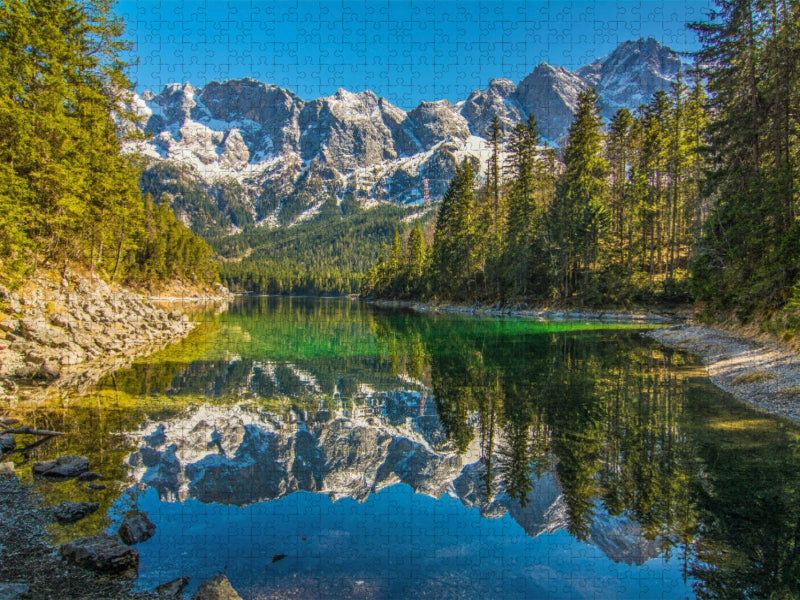 Das Zuspitzmassiv spiegelt sich im Eibsee - CALVENDO Foto-Puzzle'