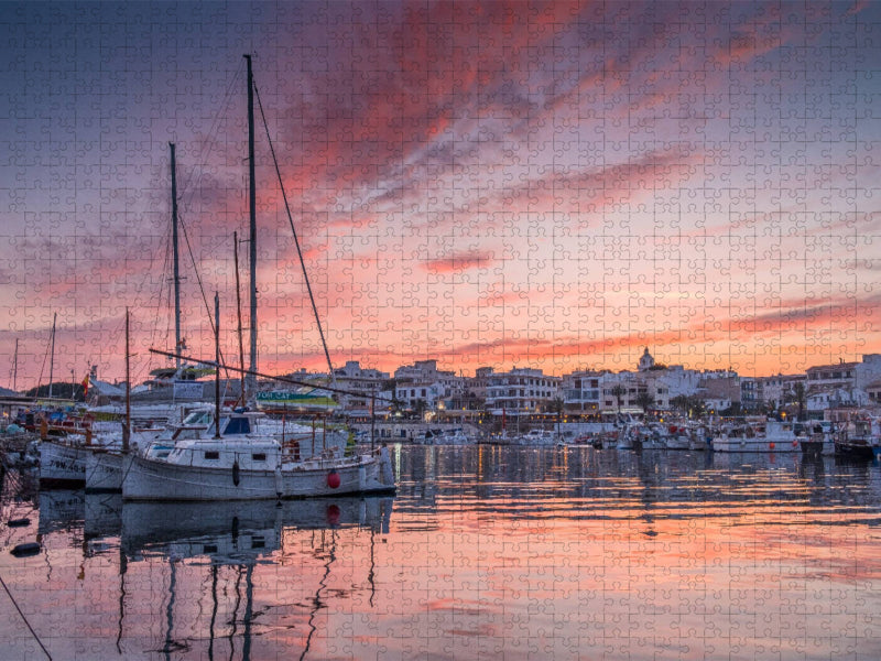 Sonnenuntergang im Hafen von Cala Ratjada - CALVENDO Foto-Puzzle'