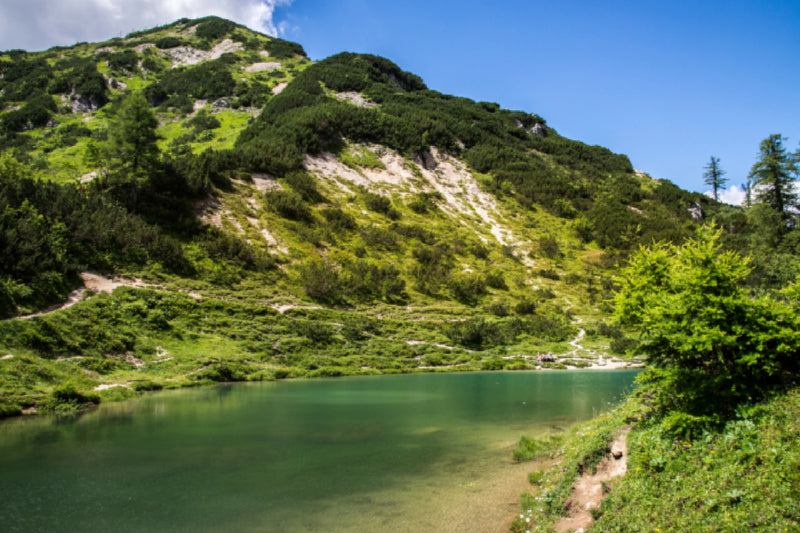 Premium Textil-Leinwand Bergsee in den Alpen