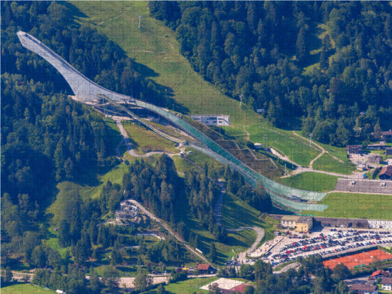 Garmisch-Partenkirchen - große Olympiaschanze am Gudiberg 2000 Teile Puzzle quer - CALVENDO Foto-Puzzle'