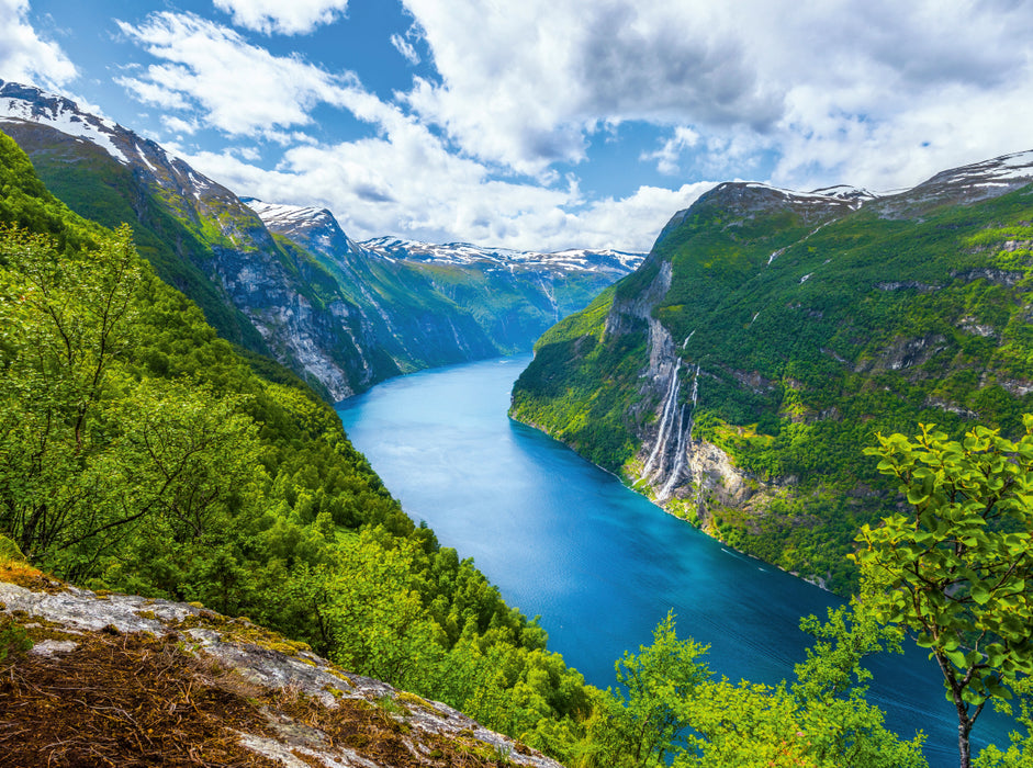 Wasserfall "Sieben Schwestern" und der Geirangerfjord 2000 Teile Puzzle quer - CALVENDO Foto-Puzzle'