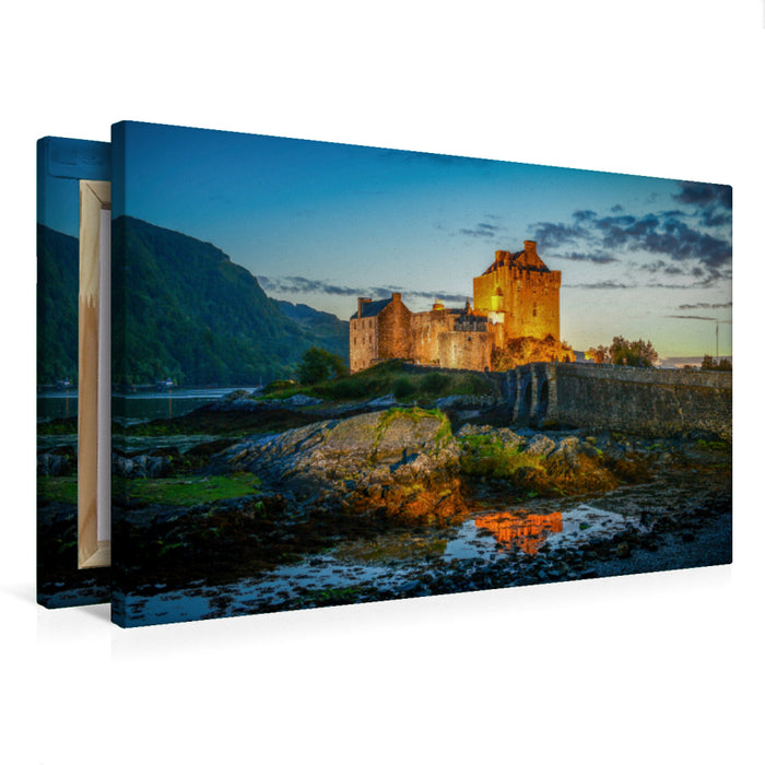 Premium Textil-Leinwand Eilean Donan Castle am Abend