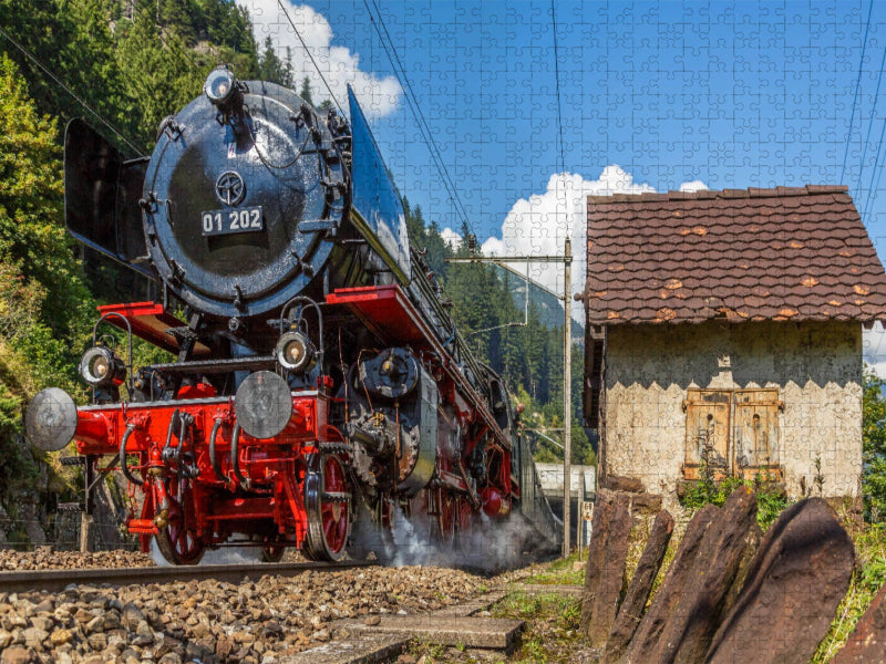Deutscher Dampf-Koloss am Gotthard: die 01 202 wird in wenigen Augenblick die Nordrampe bezwungen haben - CALVENDO Foto-Puzzle'