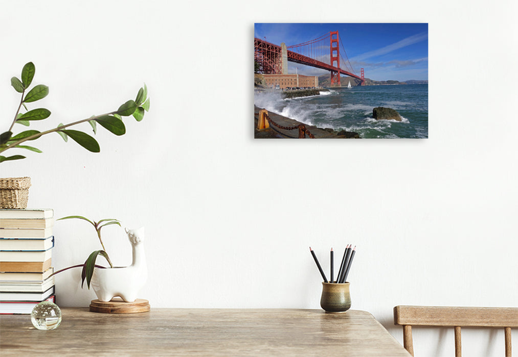 Premium Textil-Leinwand Premium Textil-Leinwand 120 cm x 80 cm quer Eindrucksvolle Golden Gate Bridge mit Fort Point über das Golden Gate in Kalifornien, San Francisco. Amerika, USA, Meer, Wasser, Ruhe, Architektur