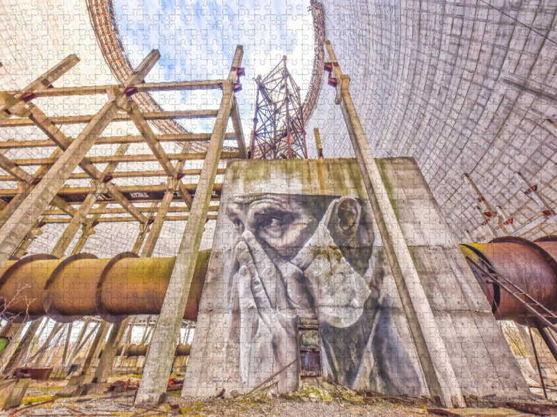 Das sehr bewegende Graffiti im unfertigen Kühlturm - CALVENDO Foto-Puzzle'