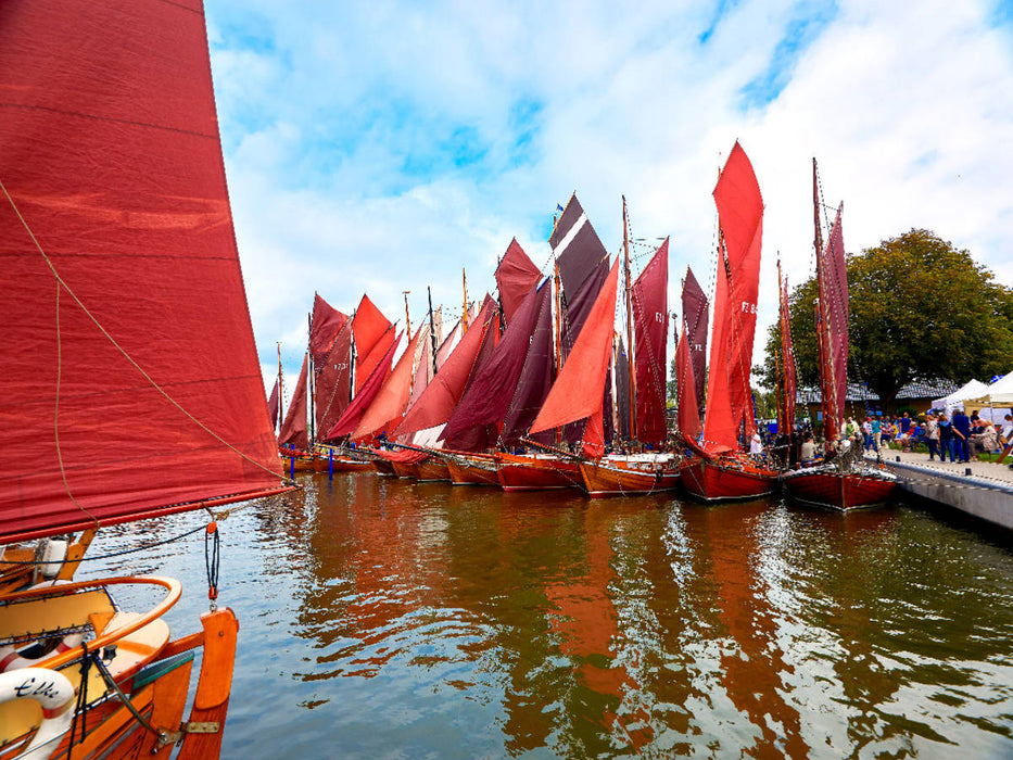 Hafen von Bodstedt zur Zeesboot-Regatta - CALVENDO Foto-Puzzle'