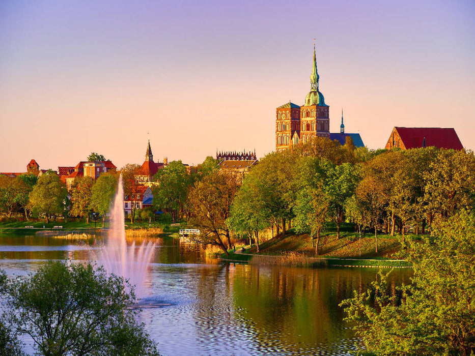 Blick auf die Hansestadt Stralsund mit der Nikolaikirche und dem Rathausgiebel - CALVENDO Foto-Puzzle'