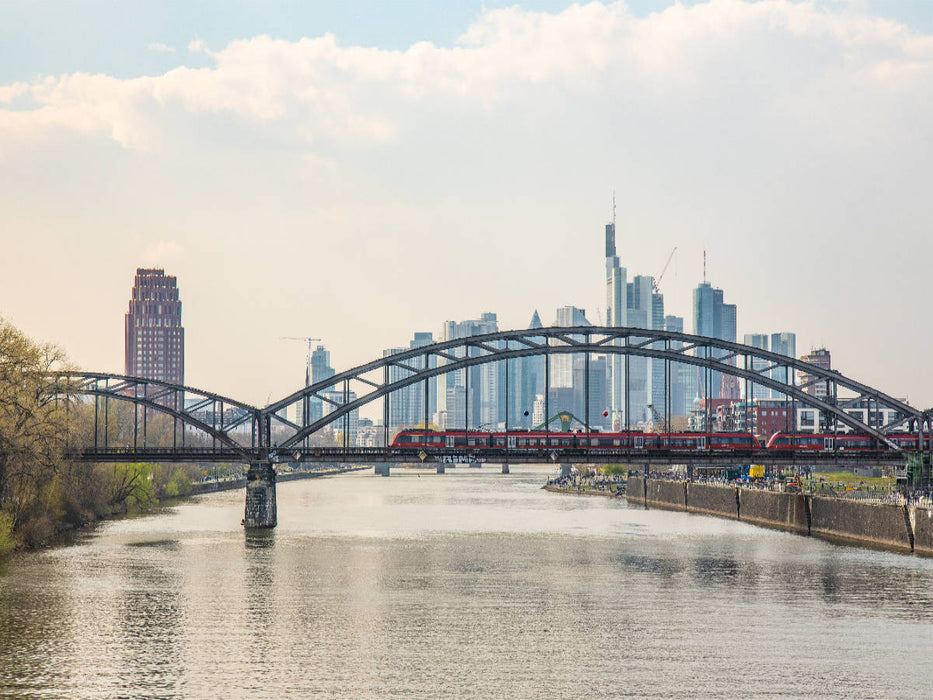 Die Deutschherrnbrücke vor der Frankfurter Skyline - CALVENDO Foto-Puzzle'