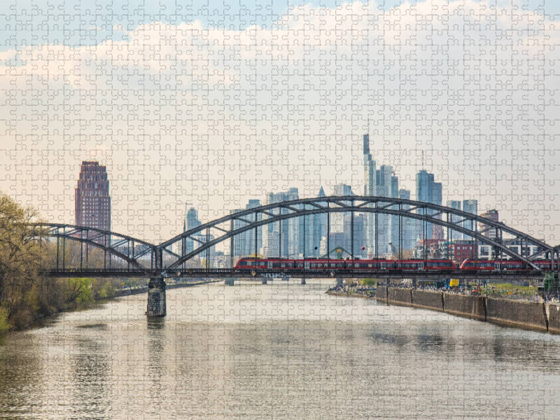 Die Deutschherrnbrücke vor der Frankfurter Skyline - CALVENDO Foto-Puzzle'