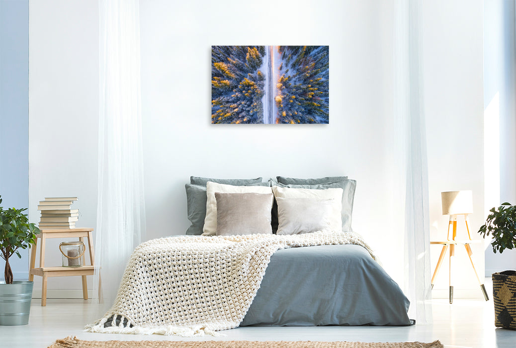 Premium Textil-Leinwand Premium Textil-Leinwand 120 cm x 80 cm quer Winterwald im Morgenlicht aus der Vogelperspektive