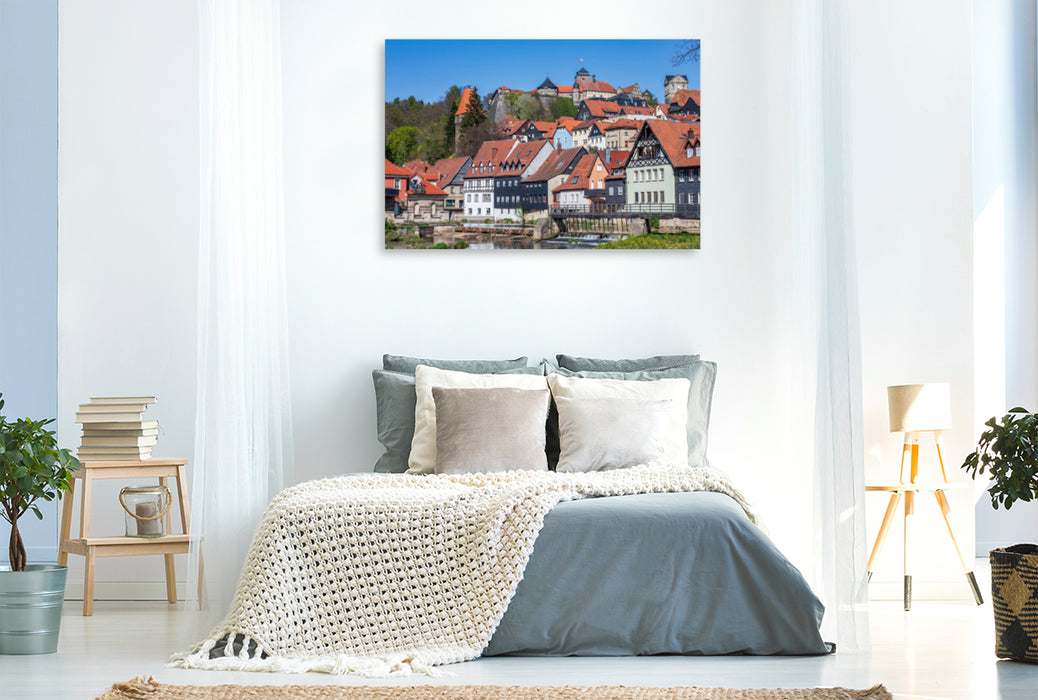 Premium Textil-Leinwand Premium Textil-Leinwand 120 cm x 80 cm quer Blick auf die Festung Rosenberg vom Ufer der Haßlach