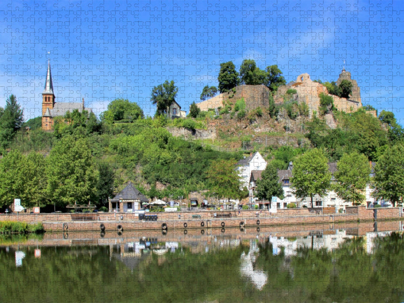 Blick auf die Kirche und Burgruine von Saarburg - CALVENDO Foto-Puzzle'