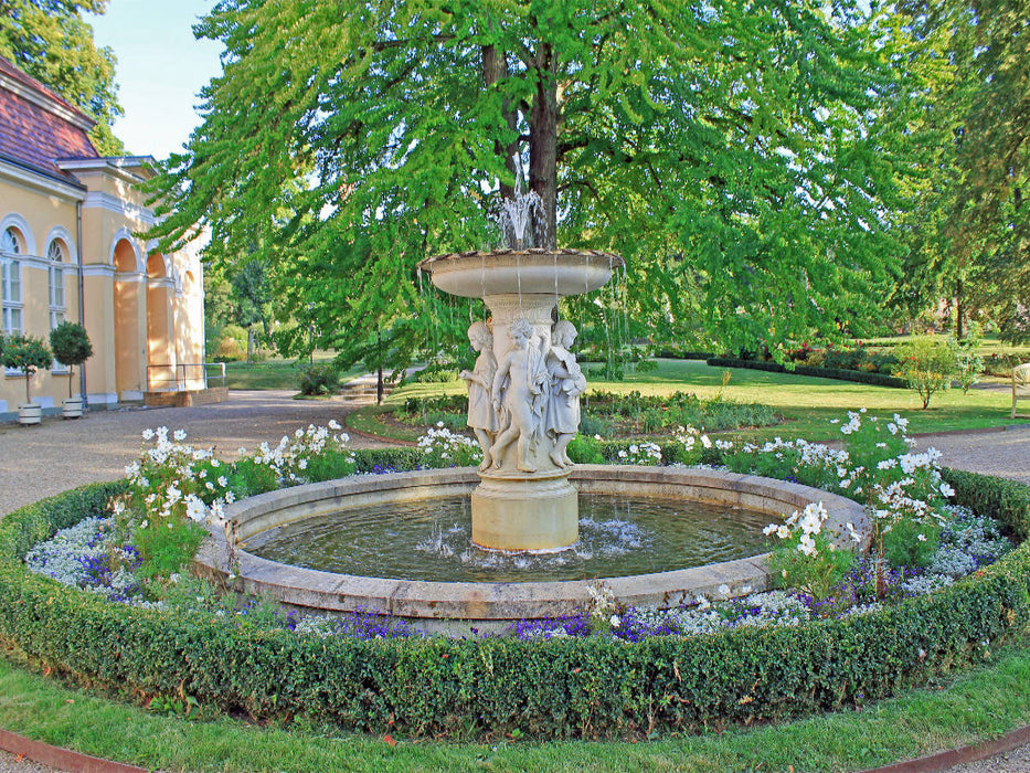 Verträumter Kinderbrunnen von Neustrelitz - CALVENDO Foto-Puzzle'