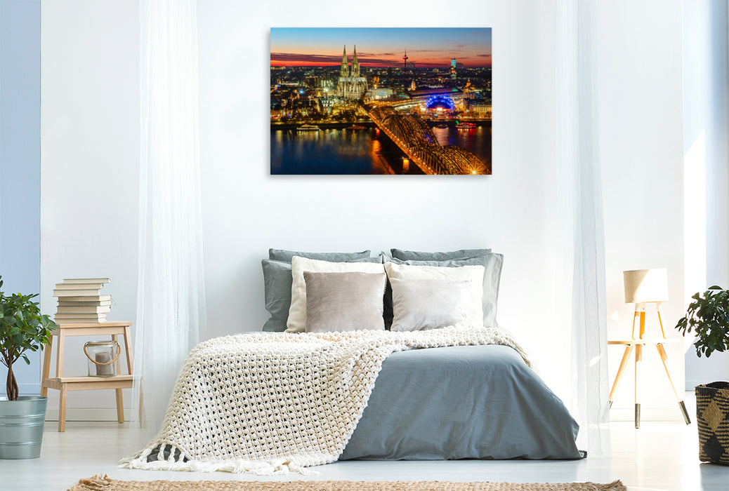 Premium Textil-Leinwand Premium Textil-Leinwand 120 cm x 80 cm quer Köln. Nächtliche Skyline.