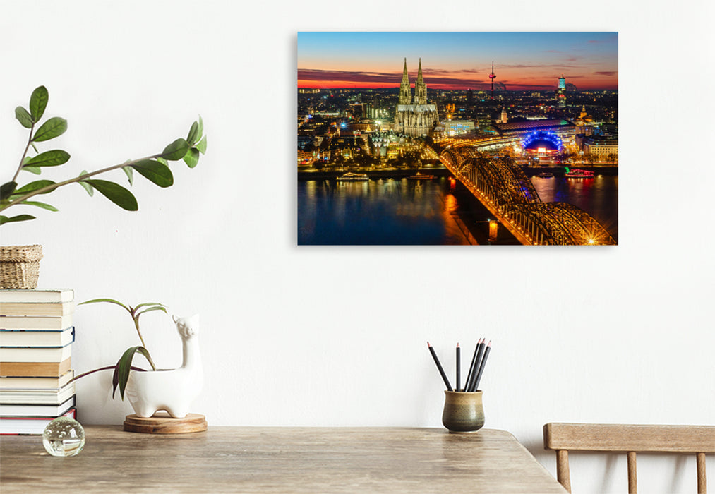 Premium Textil-Leinwand Premium Textil-Leinwand 120 cm x 80 cm quer Köln. Nächtliche Skyline.