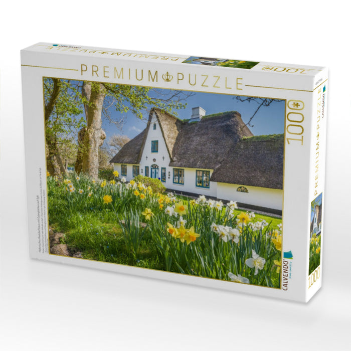 Historisches Reetdachhaus mit Osterglocken auf Sylt - CALVENDO Foto-Puzzle'