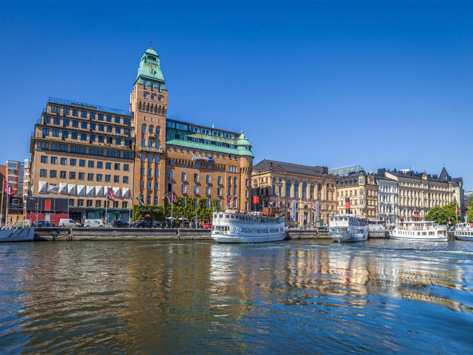 Hafen von Stockholm mit historischem Hotel und Fährschiffen - CALVENDO Foto-Puzzle'