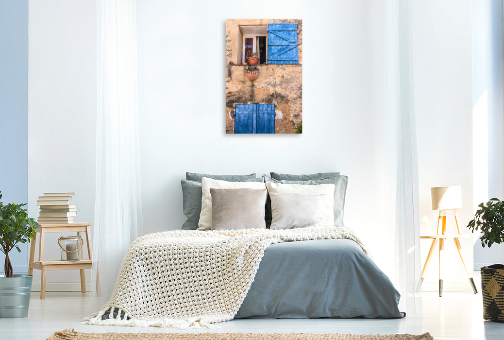 Toile textile premium Toile textile premium 80 cm x 120 cm de haut Fenêtres bleues dans la vieille ville du village de Villars, Provence, France 