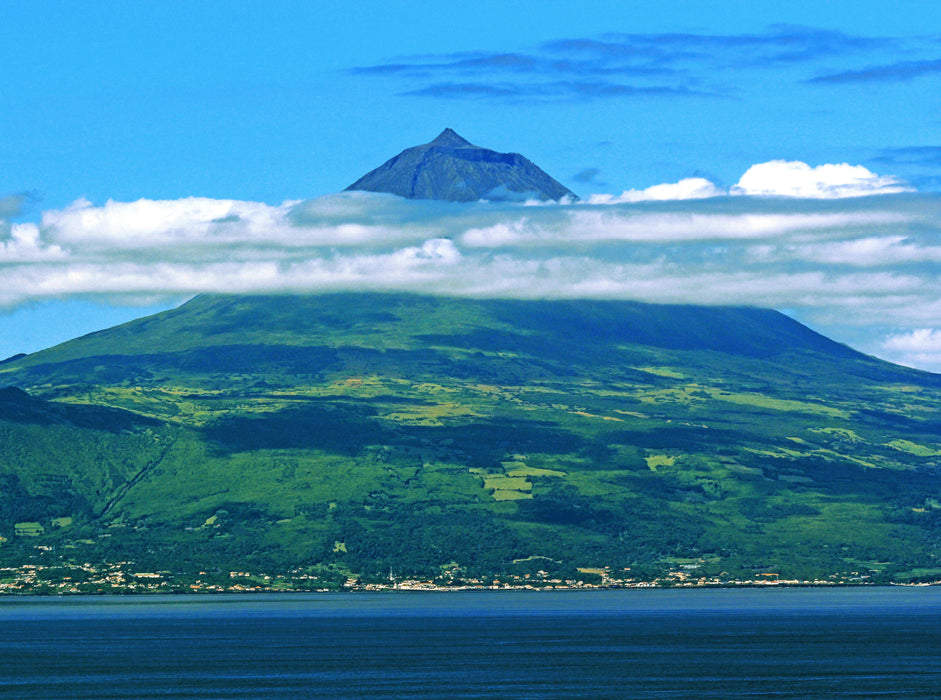 Stratovulkan Ponta do Pico auf der Azoren-Insel Pico 2000 Teile Puzzle quer - CALVENDO Foto-Puzzle'