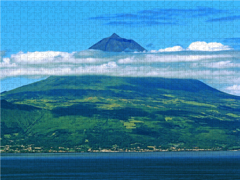 Stratovulkan Ponta do Pico auf der Azoren-Insel Pico 2000 Teile Puzzle quer - CALVENDO Foto-Puzzle'