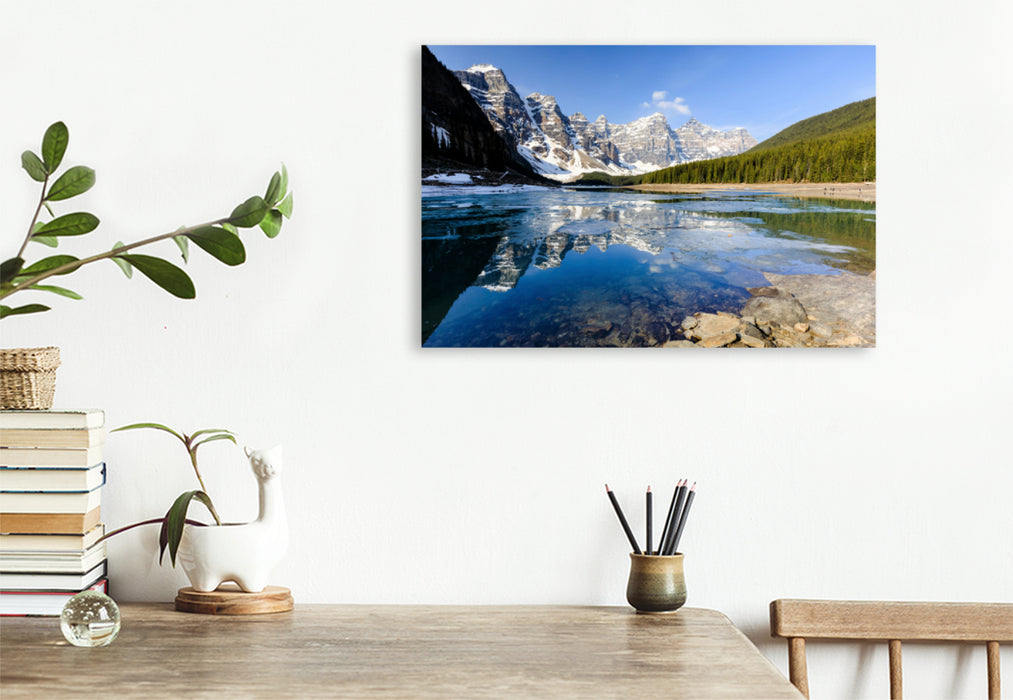 Premium Textil-Leinwand Premium Textil-Leinwand 120 cm x 80 cm quer Moraine Lake, Juwel im Banff NP.