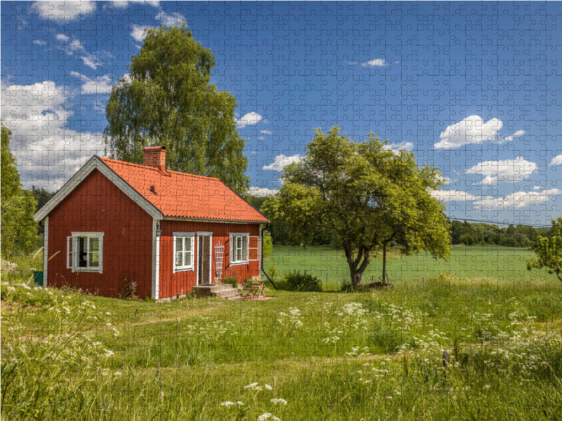 Idyllisches, kleines Sommerhaus in Schweden 2000 Teile Puzzle quer - CALVENDO Foto-Puzzle'