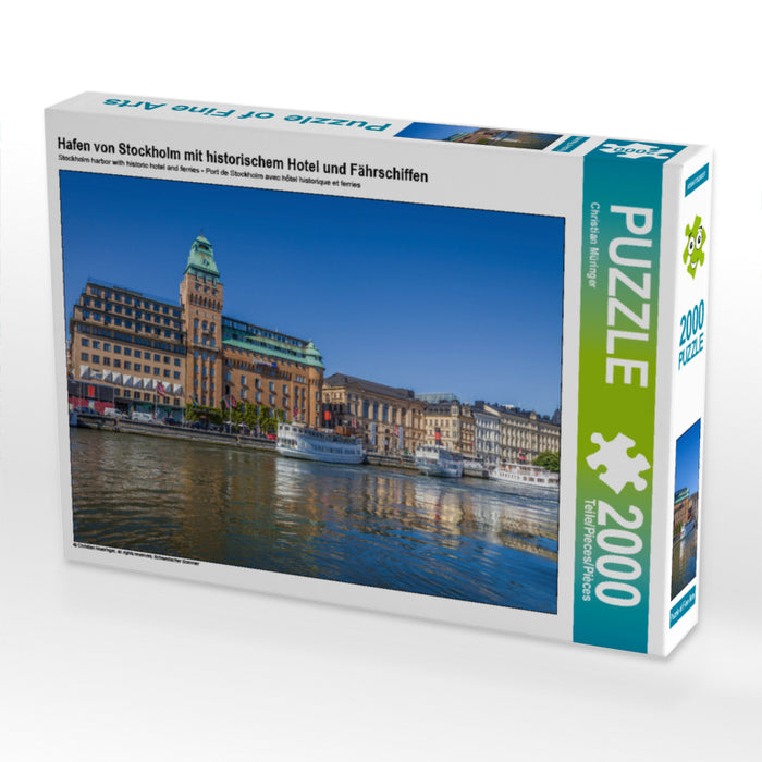 Hafen von Stockholm mit historischem Hotel und Fährschiffen 2000 Teile Puzzle quer - CALVENDO Foto-Puzzle'