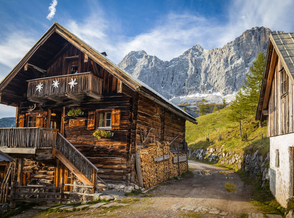 Alte Hütte auf der Neustattalm (1.530 m) vor der Dachstein-Südwand 2000 Teile Puzzle quer - CALVENDO Foto-Puzzle'
