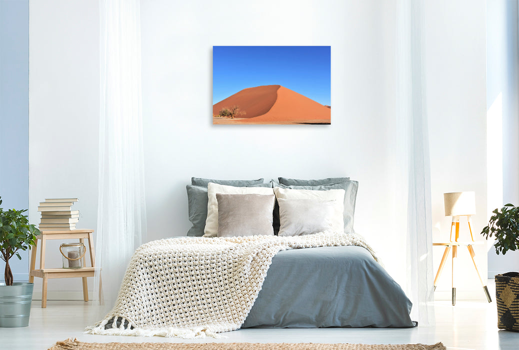 Premium Textil-Leinwand Premium Textil-Leinwand 120 cm x 80 cm quer Rot knallt in das Blau: Die Düne 45 im Sossusvlei Nationalpark der Namib Wüste in Namibia