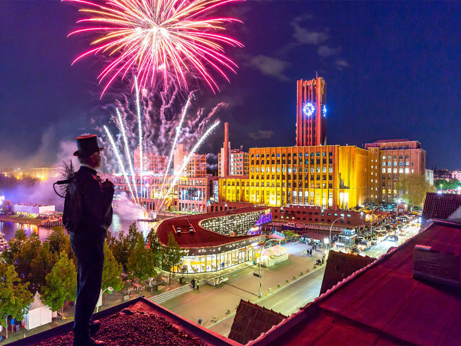 Schornsteinfeger beim Feuerwerk am Ullsteinhaus und Tempelhofer Hafen - CALVENDO Foto-Puzzle'