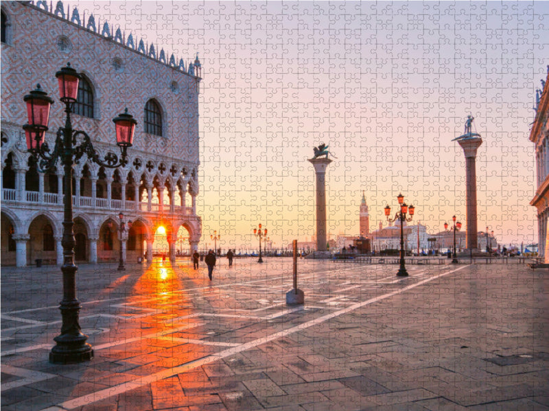 Markusplatz in Venedig bei Sonnenaufgang 2000 Teile Puzzle quer - CALVENDO Foto-Puzzle'
