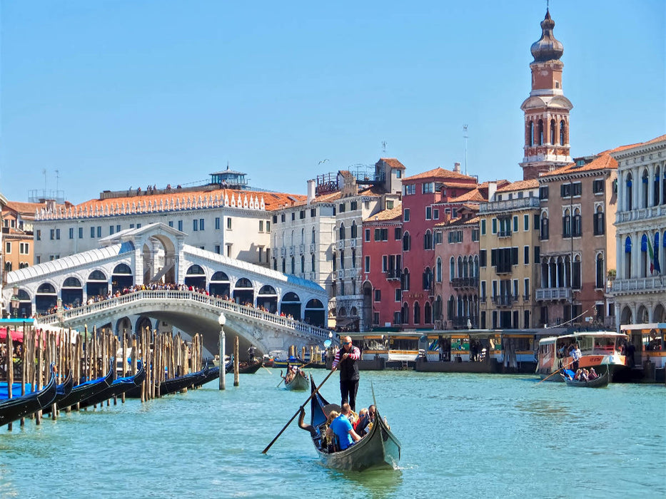 Rialto Brücke in Venedig mit einer Gondel - CALVENDO Foto-Puzzle'