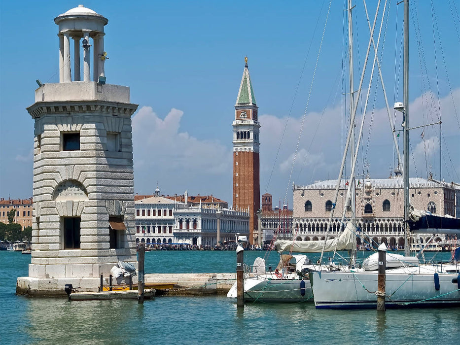 Leuchtturm mit Blick auf die Lagune von Venedig und dem Campanile - CALVENDO Foto-Puzzle'