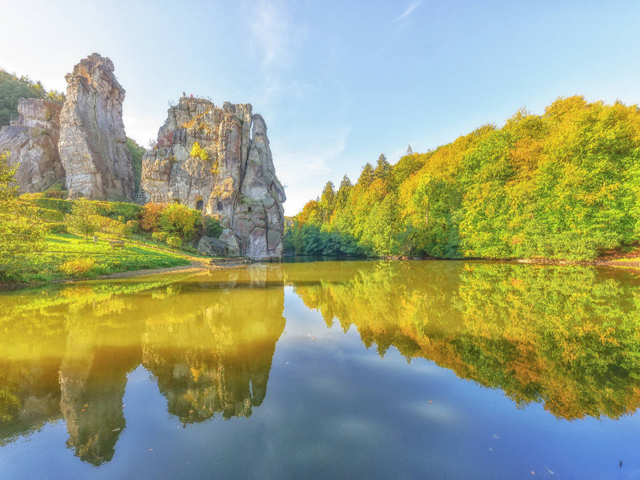 Wundervolle Spiegelung der gigantischen Externsteine - CALVENDO Foto-Puzzle'