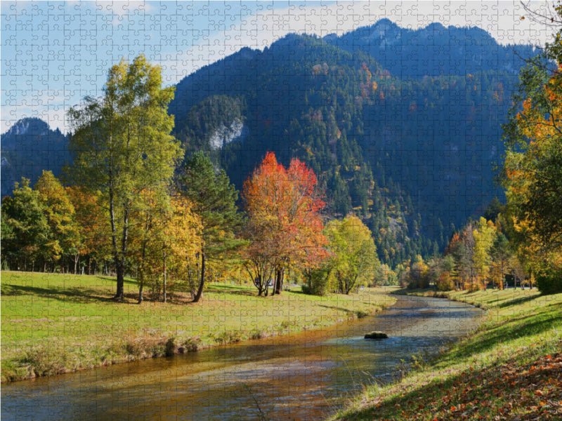 Flusslandschaft Oberbayern bei Oberammergau im Herbst 2000 Teile Puzzle quer - CALVENDO Foto-Puzzle'