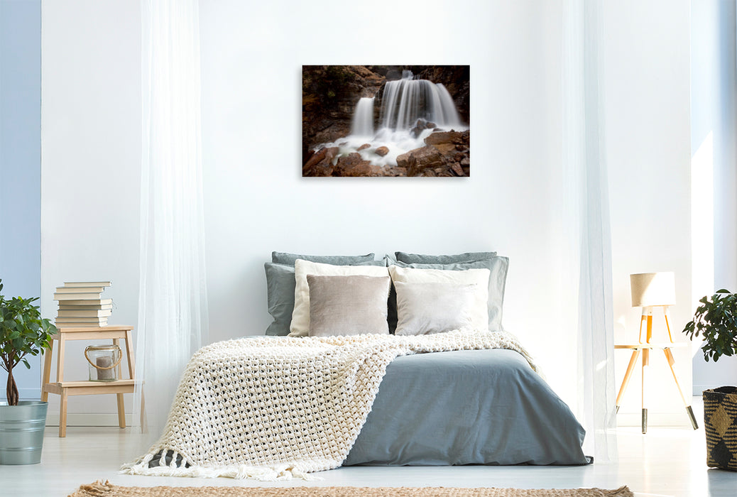 Premium Textil-Leinwand Premium Textil-Leinwand 120 cm x 80 cm quer Ein Motiv aus dem Kalender Kuhflucht Wasserfälle bei Farchant