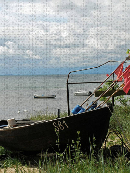 Fischerboot am Göhrenner Strand - CALVENDO Foto-Puzzle'
