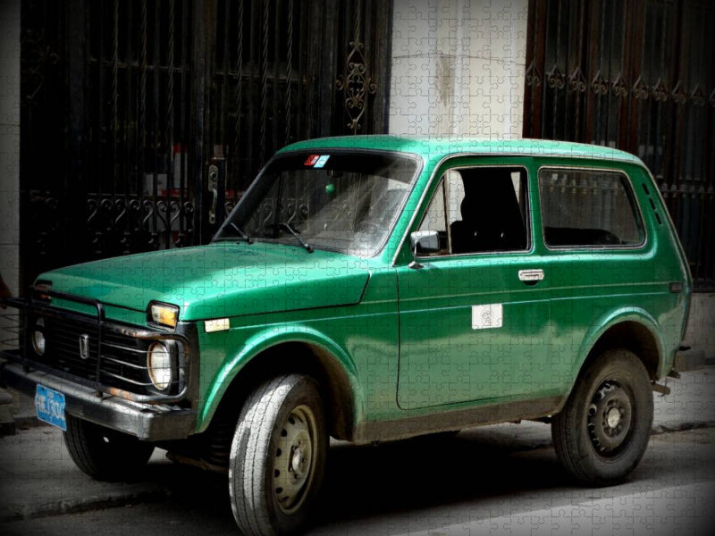 Lada Niva in Havanna - CALVENDO Foto-Puzzle'