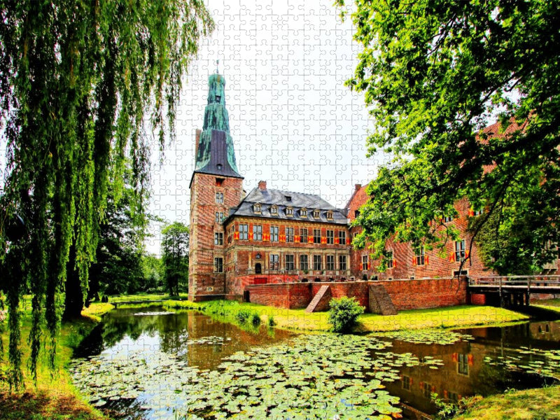 Schloss Raesfeld, die Hofseite der Oberburg im Münsterland - CALVENDO Foto-Puzzle'