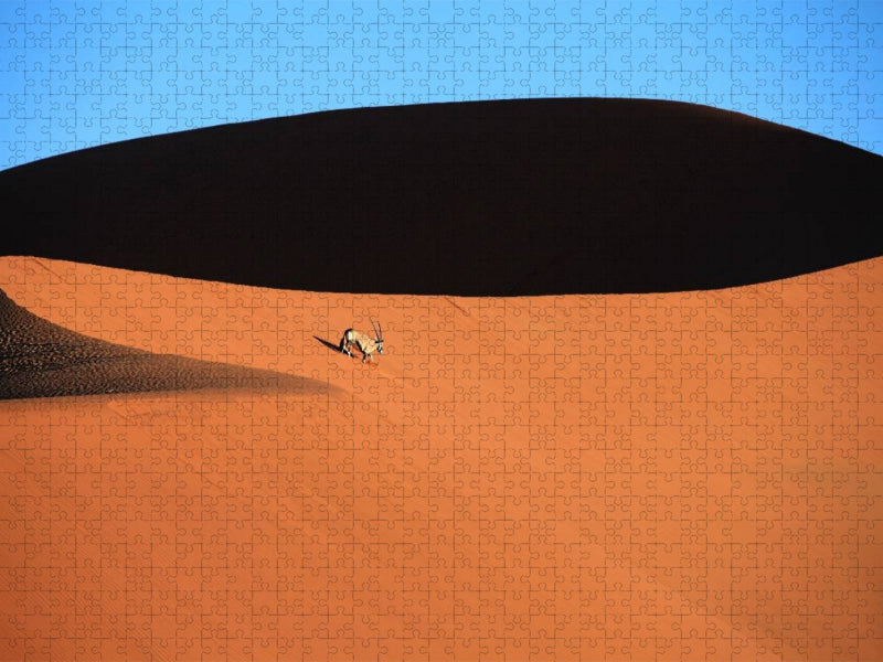 Oryxantilope im Dünenmeer des Sossusvlei - CALVENDO Foto-Puzzle'