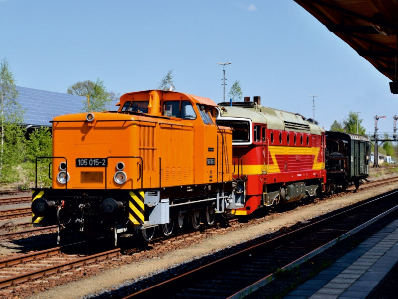 105 015-2 avec un transfert de Turnov à Zittau le 6 mai 2016 - Puzzle photo CALVENDO 